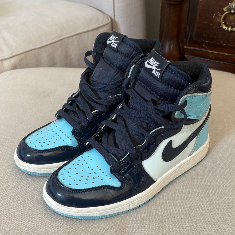 Jordan 1 retro high OG UNC patent leather blue chill